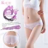 《AIMEI GIAREN》甜蜜細語！薄透方塊圖樣柔紗三角褲﹝白﹞